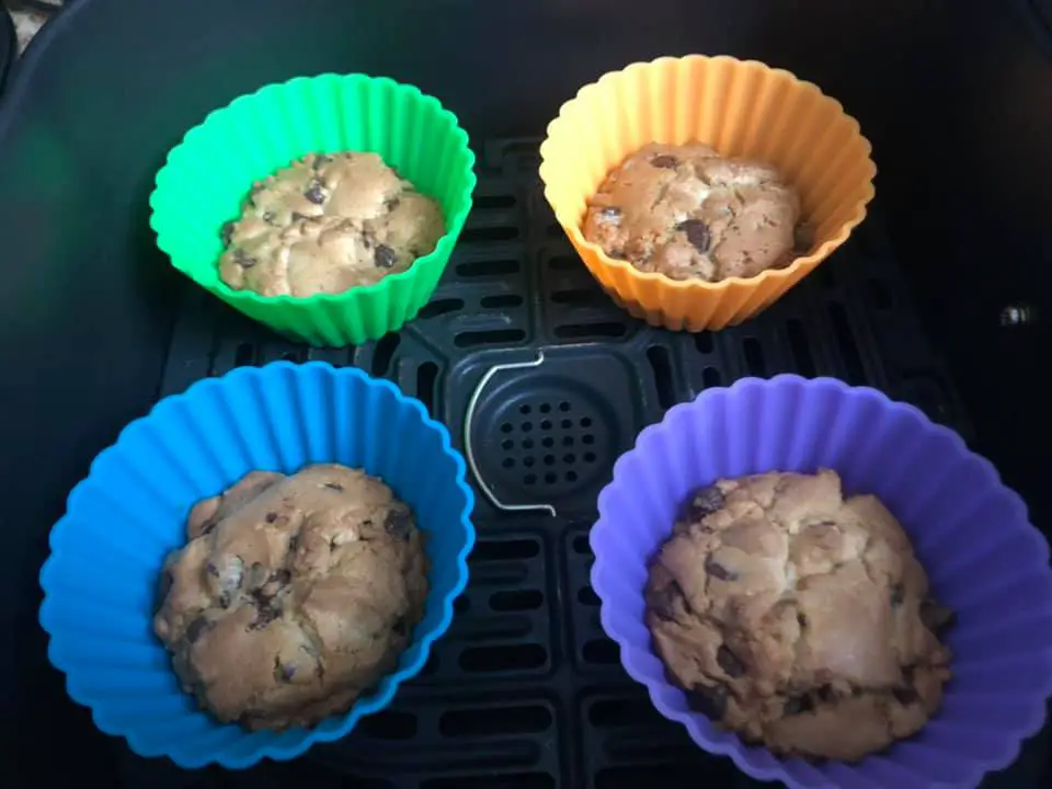 Use of silicone in an air fryer to bake cupcakes