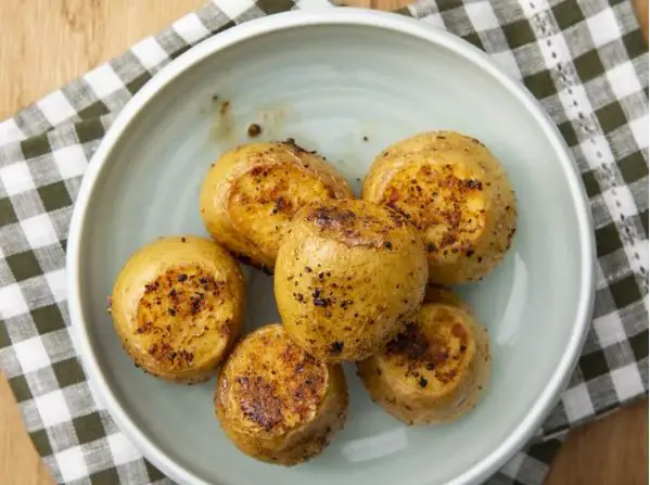 Air Fryer Roasted Potatoes by Yoly